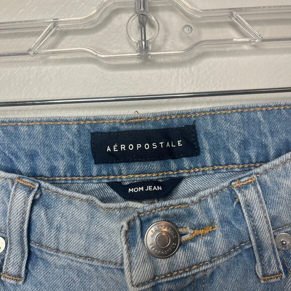 Aeropostale Mom Jeans Distressed Light Wash High Rise Straight Leg Size 6 - Picture 3 of 8